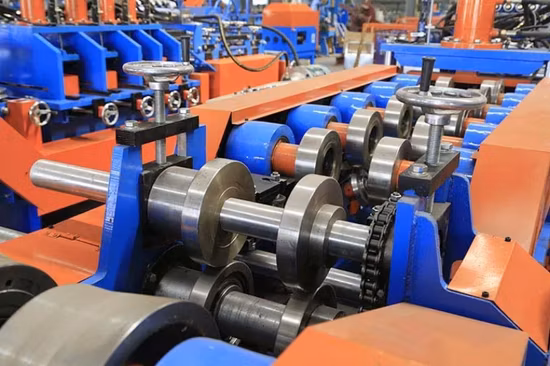 Macchina per la formatura di rotoli di arcarecci CZ intercambiabili automatici ad alta velocità