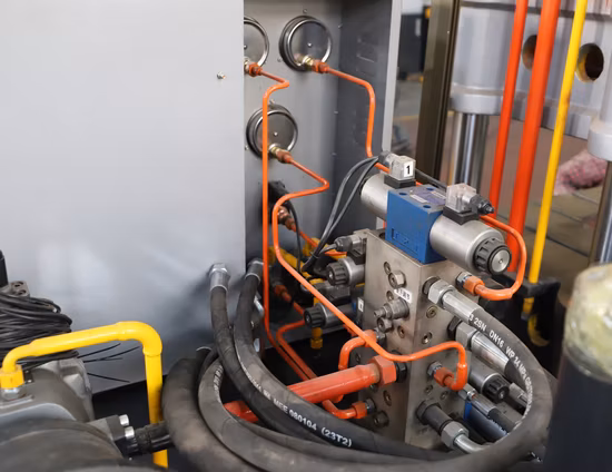 Pressa idraulica per imbutitura profonda per stampaggio metalli da 630 tonnellate/800 tonnellate/1000 tonnellate per rivestimento di porte/pentole/lavello da cucina/serbatoio dell'acqua/piastrelle metalliche/carriola con CE e SGS